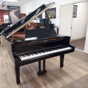 Yamaha Model C3 Grand Piano (6’1″) – Preowned